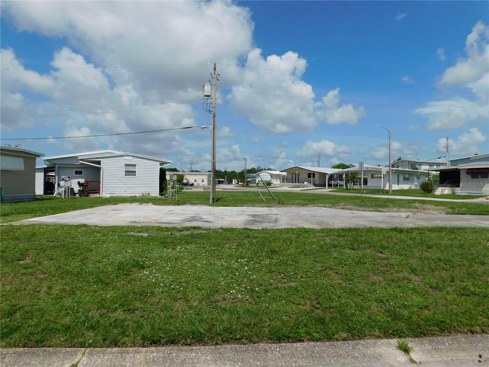 Property Photo: 1205 43rd Avenue Drive E FL 34222