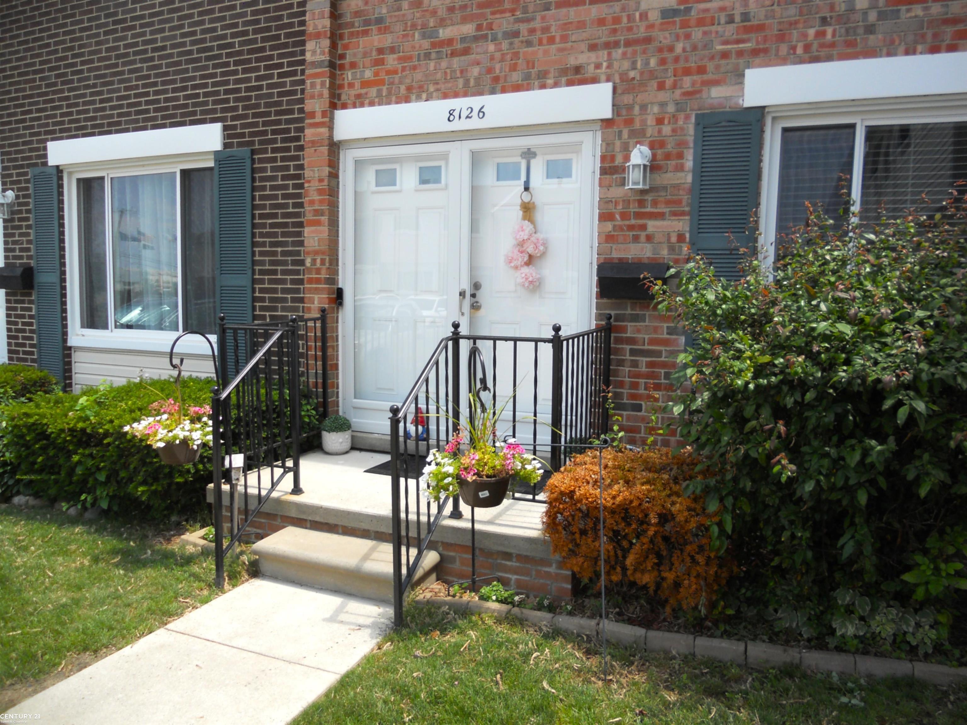 Property Photo: 8126 Farnum Avenue MI 48093