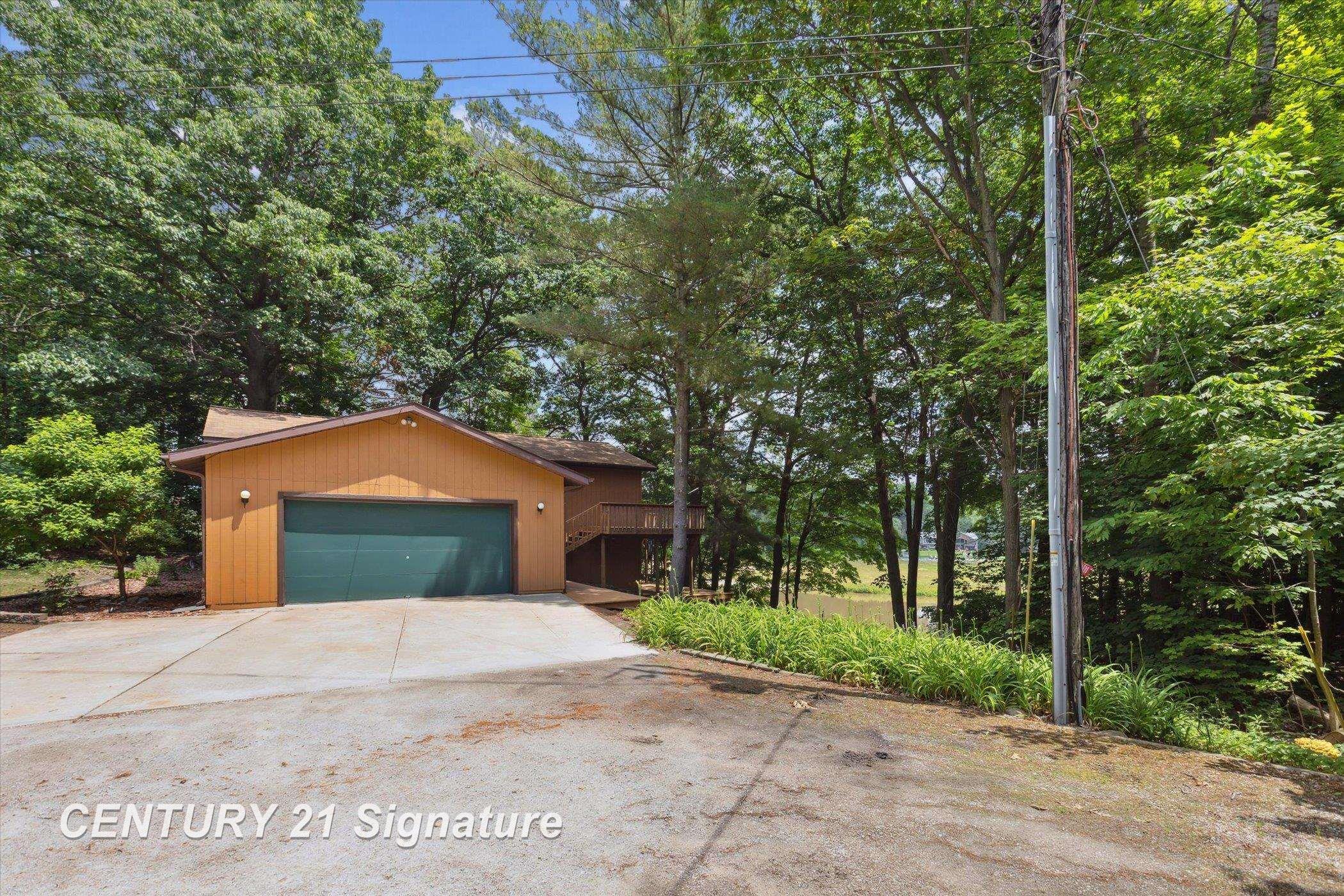 Property Photo: 5092 N Lake Sanford Road MI 48657