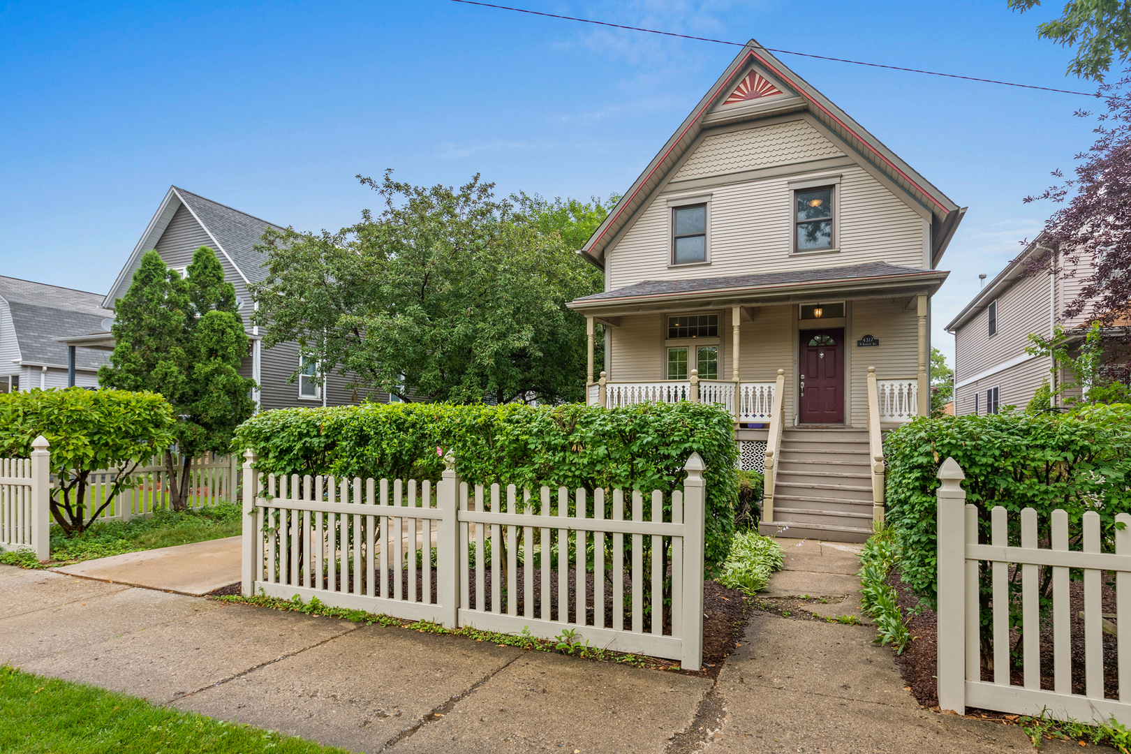 Property Photo: 4317 N Kenneth Avenue IL 60641