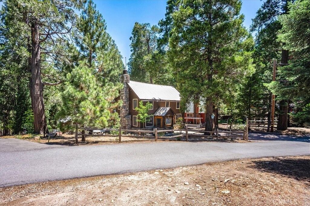 Property Photo:  25837 Sunset Loop  CA 92391 
