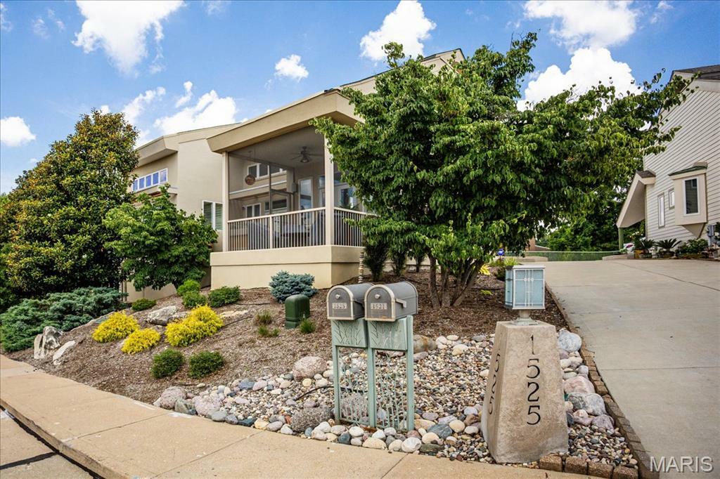Property Photo: 1525 Sommet Place MO 63122