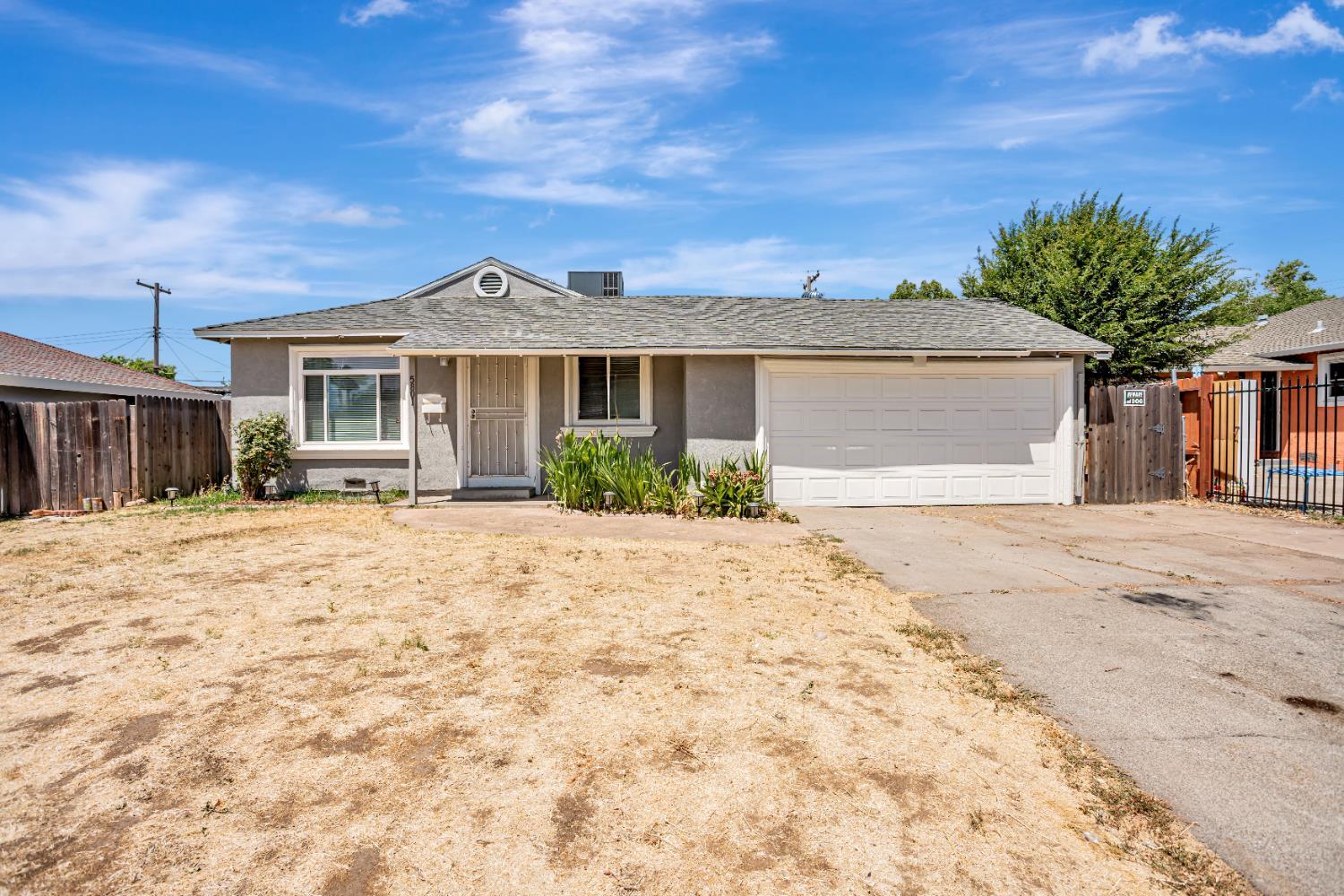 Property Photo: 5801 San Vincente Way CA 95660