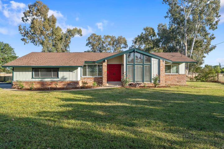 8651 Bader Rd  Elk Grove CA 95624 photo