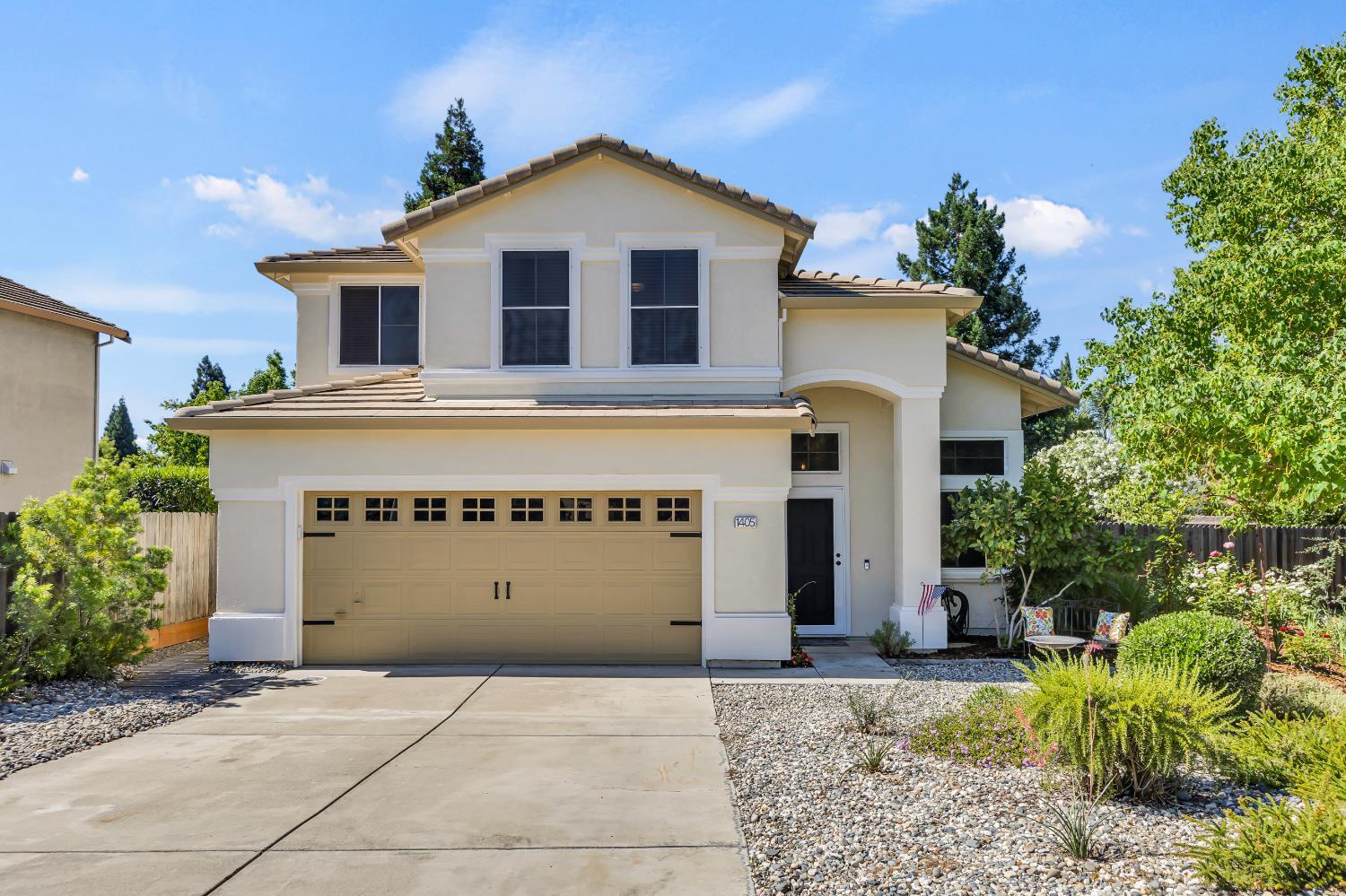 Property Photo: 1405 Lazenby Way CA 95747