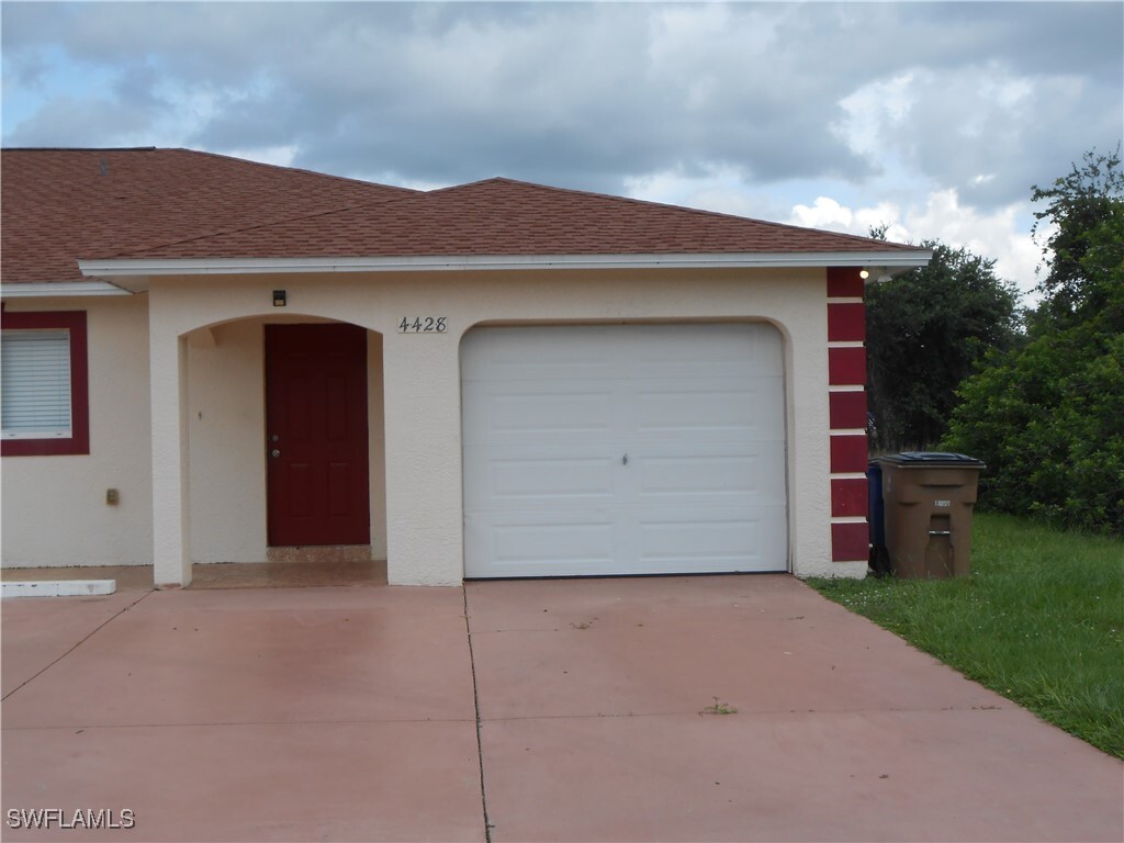 Property Photo: 4428 28th Street SW FL 33973