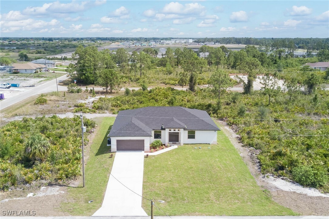 Property Photo: 637 Cardinal Street E FL 33974
