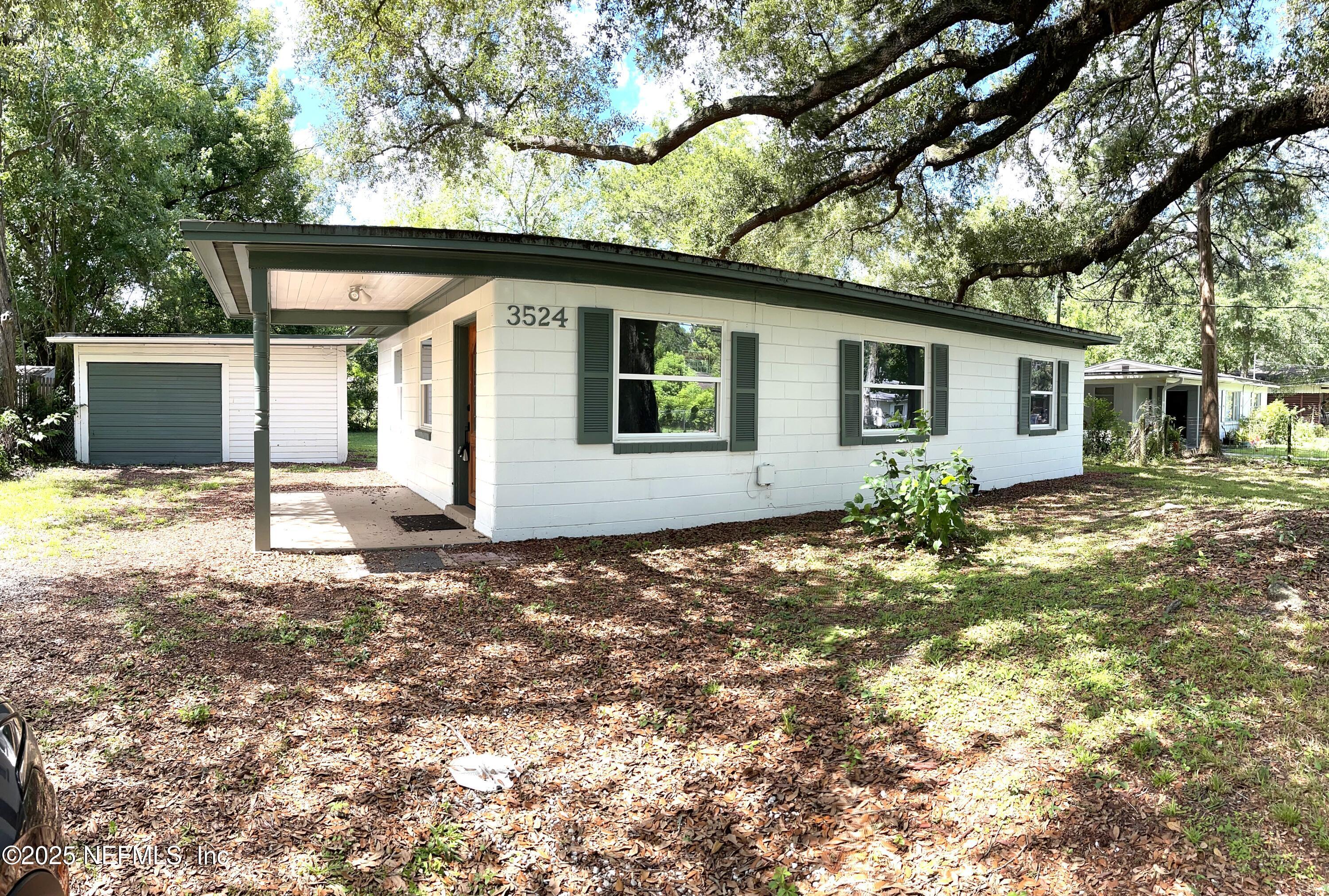 Property Photo: 3524 Centerhill Drive N FL 32254