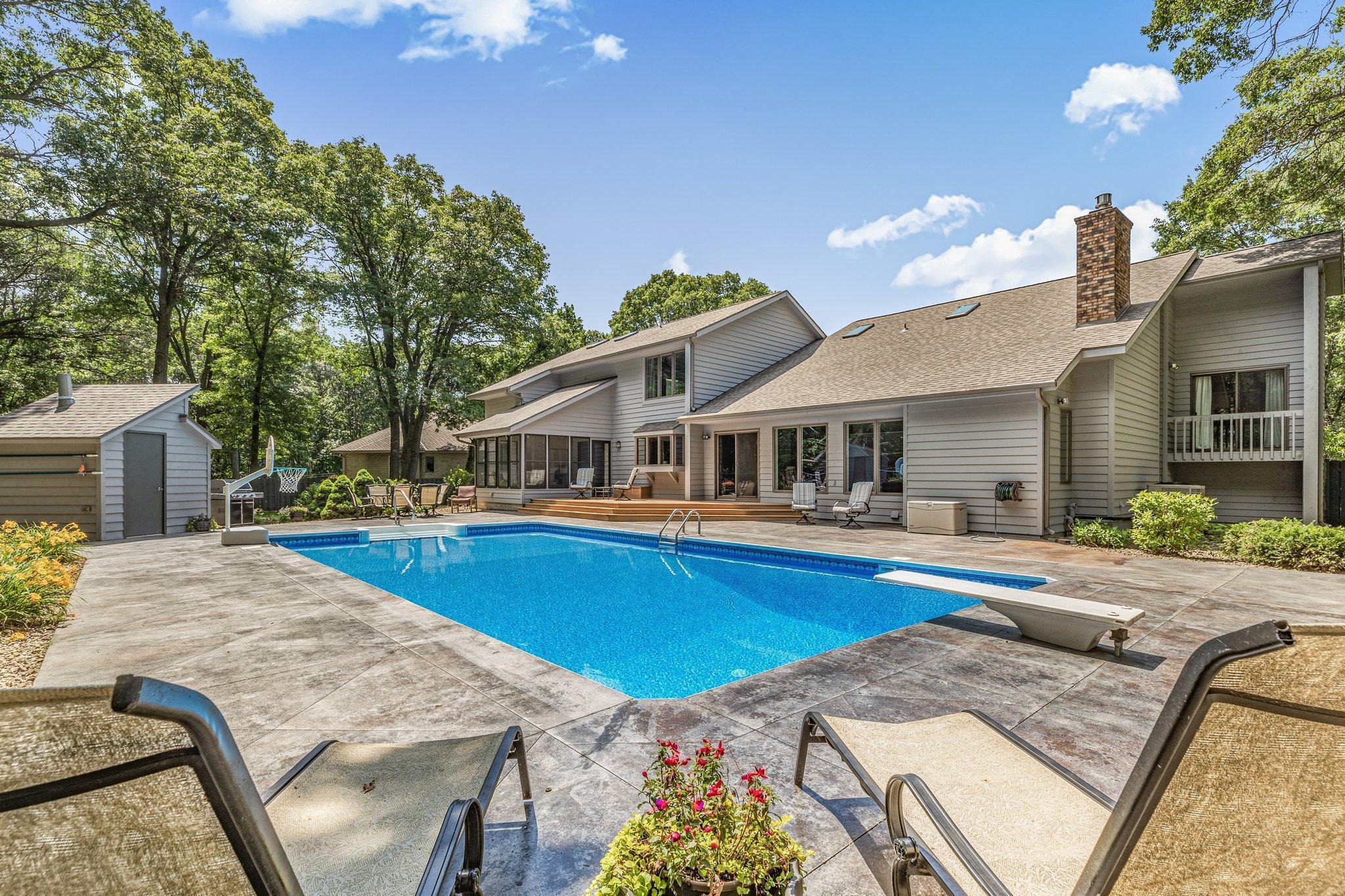 Property Photo: 825 Meadowlawn Court MN 56377