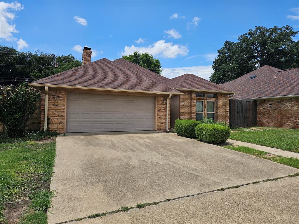 Property Photo: 1605 High Crest Court TX 75061