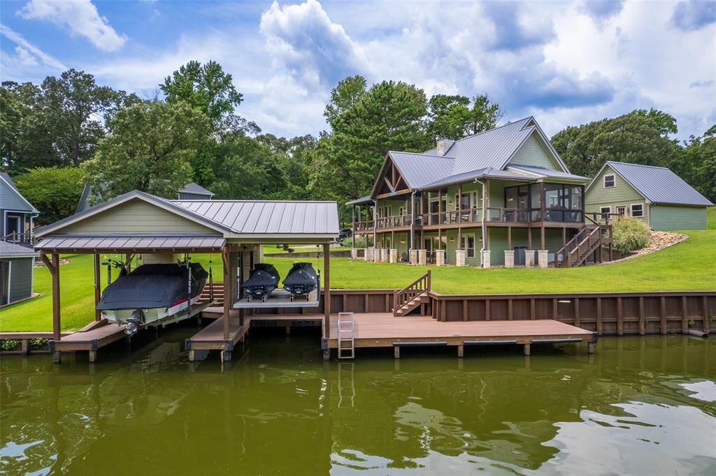 Property Photo:  109 King Shore Boulevard  TX 75480