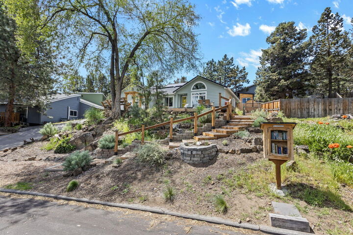 Property Photo:  2807 NE Lotno Drive  OR 97701 
