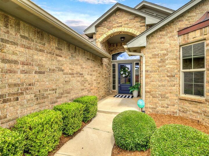 Property Photo:  15504 Homecoming Drive  OK 73013 