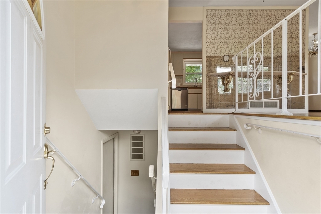 Property Photo: 6 Wayne Rd MA 01960