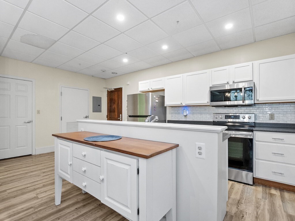 Property Photo: 948 Main Street 105 MA 02453