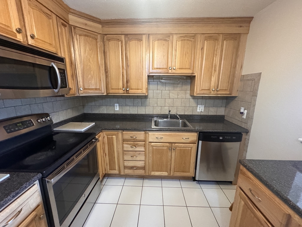 Property Photo: 11 Weld St 37 MA 01702