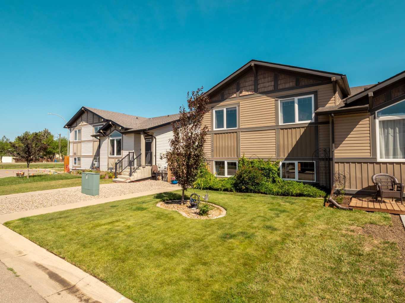 Property Photo: 732 Sunset Place AB T1M 0C5