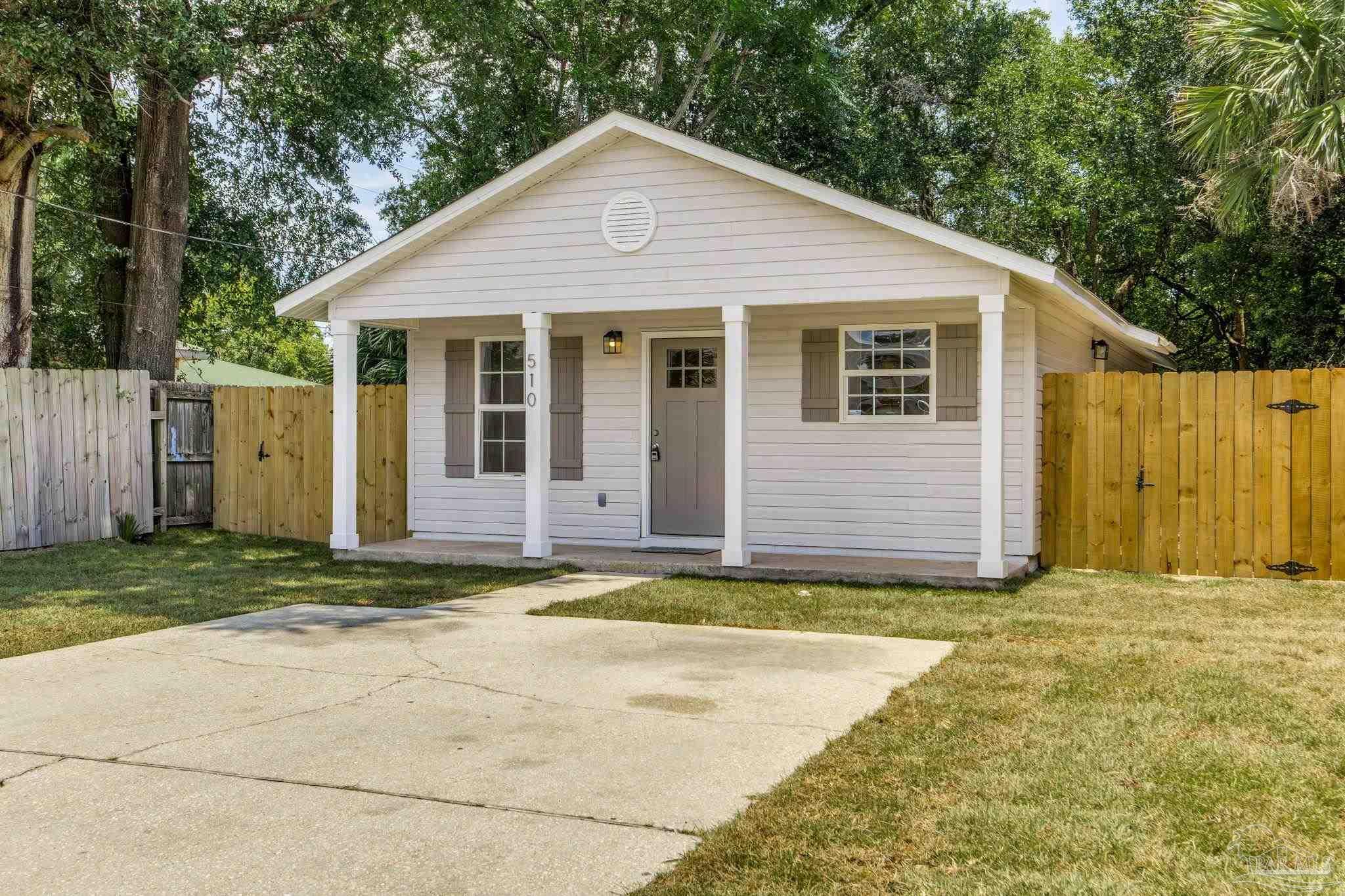 Property Photo: 510 N C St FL 32501