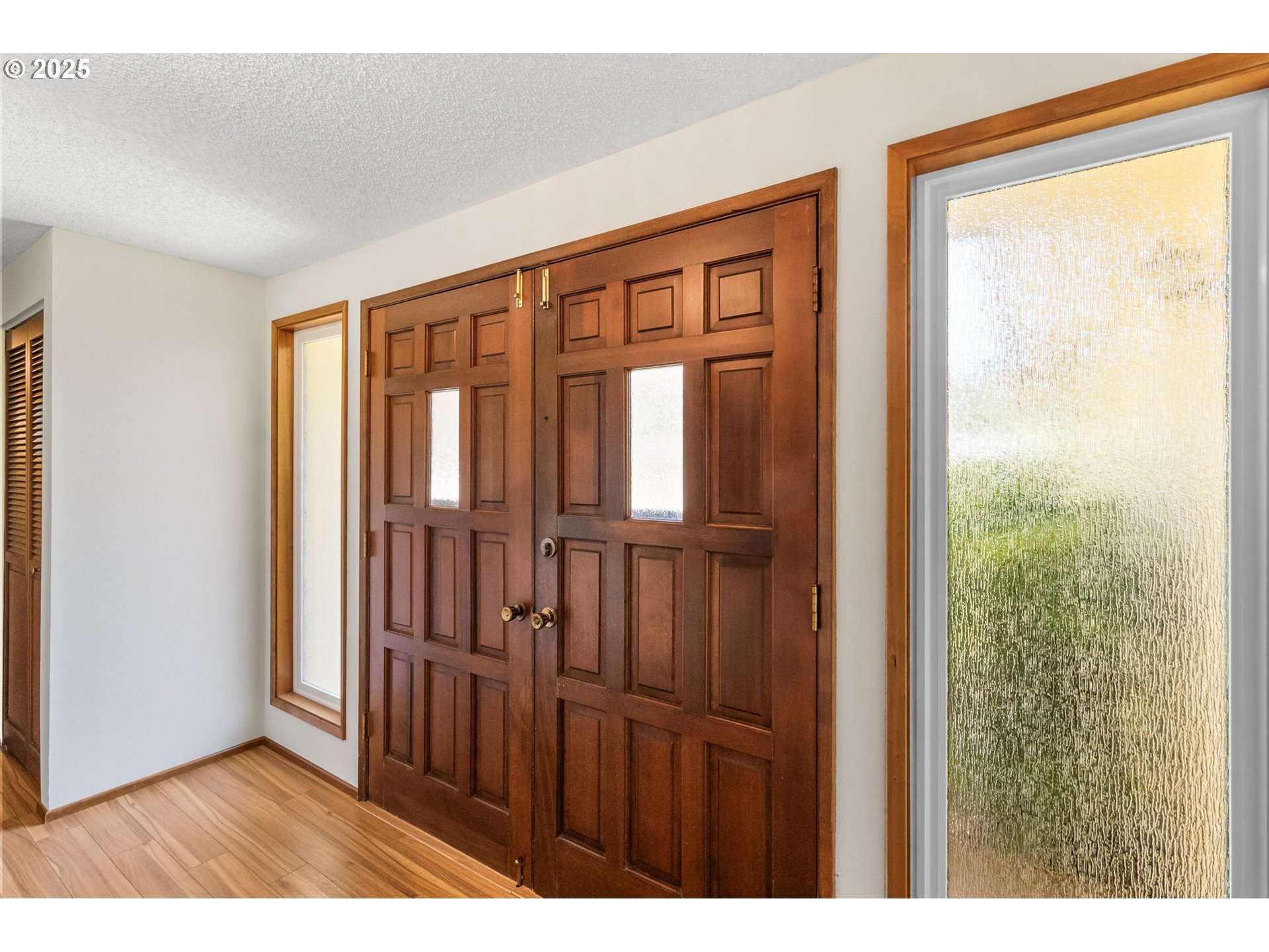 Property Photo: 311 E 50th Ave OR 97405