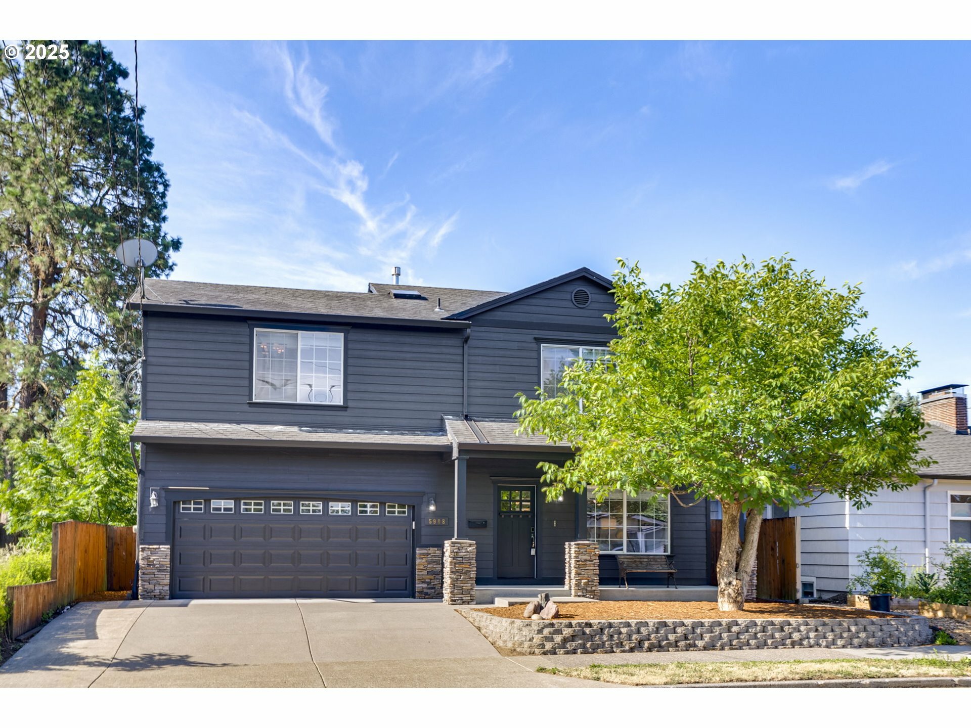 Property Photo: 5908 SE Harold St OR 97206