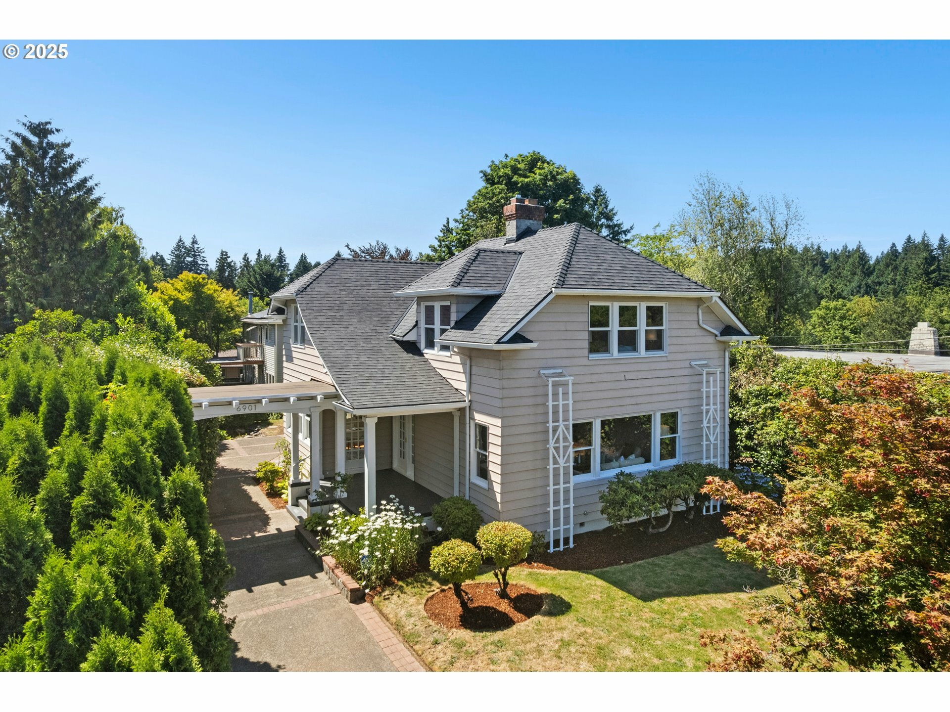 Property Photo: 6901 SW 3rd Ave OR 97219
