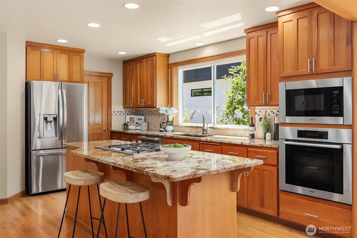 Property Photo: 11226 NE 67th Street WA 98033