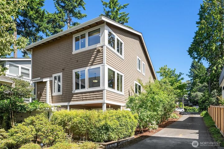 Property Photo: 11226 NE 67th Street WA 98033