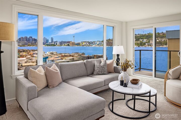 Property Photo:  2301  Fairview Avenue E 404  WA 98102