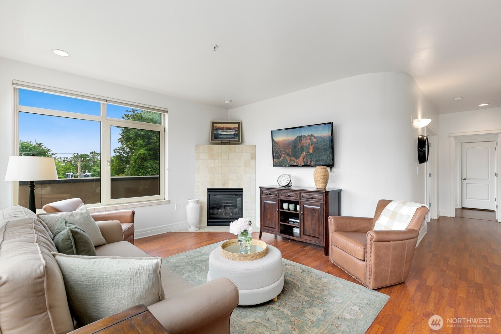 Property Photo: 2551 Thorndyke Avenue W 302 WA 98199