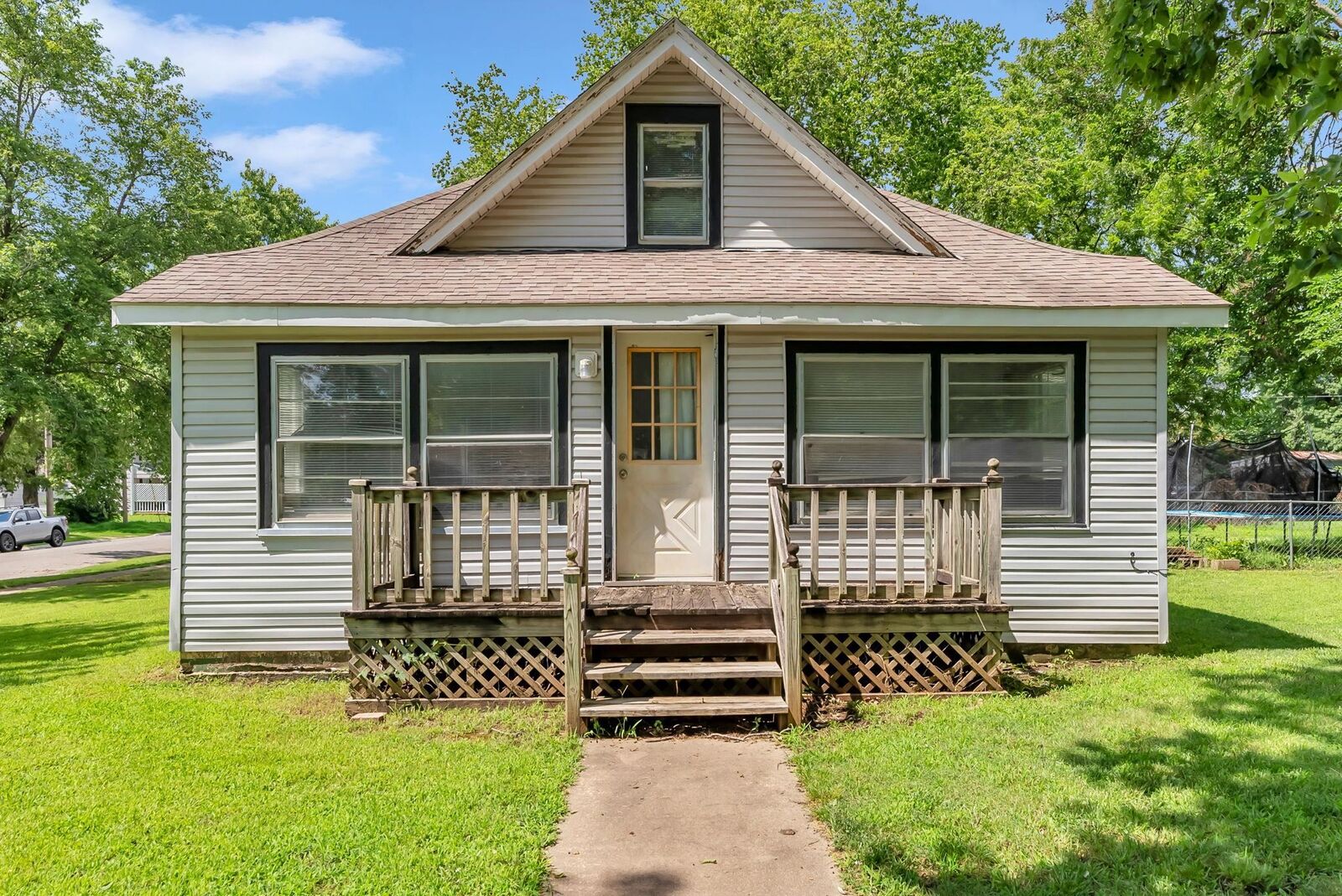 Property Photo: 722 S College Ave KS 67110