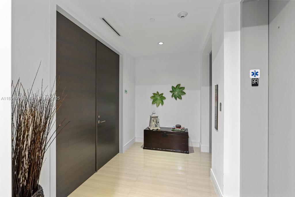 Property Photo: 3250 NE 188th St 904 FL 33180
