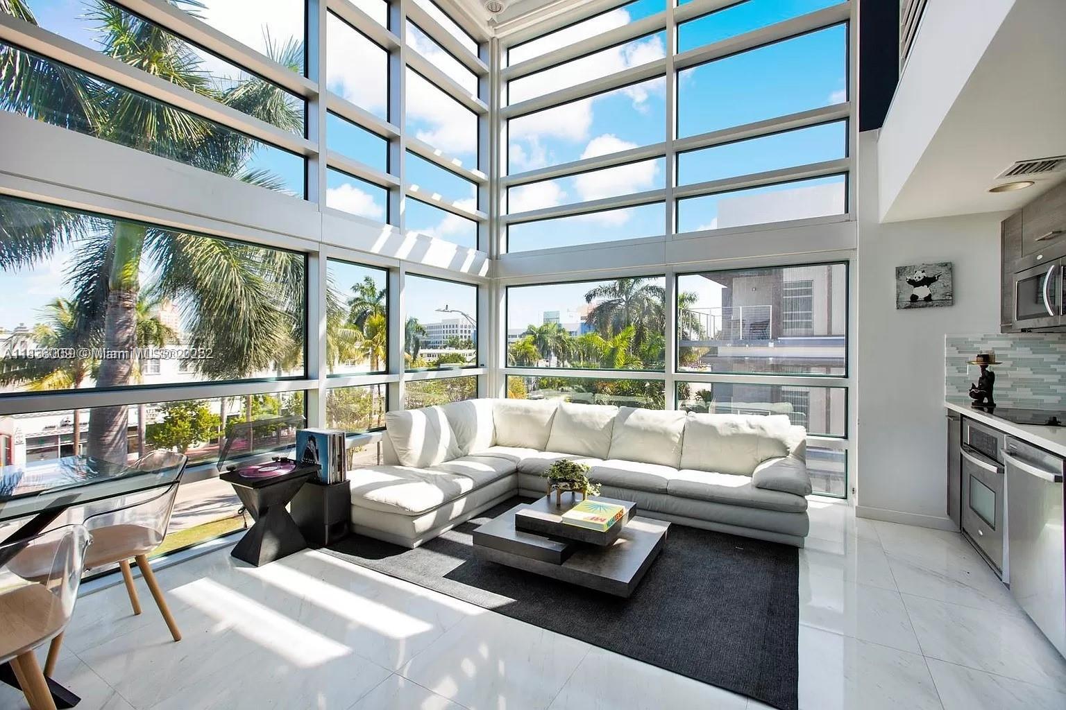 Property Photo: 421 Meridian Ave 15 FL 33139
