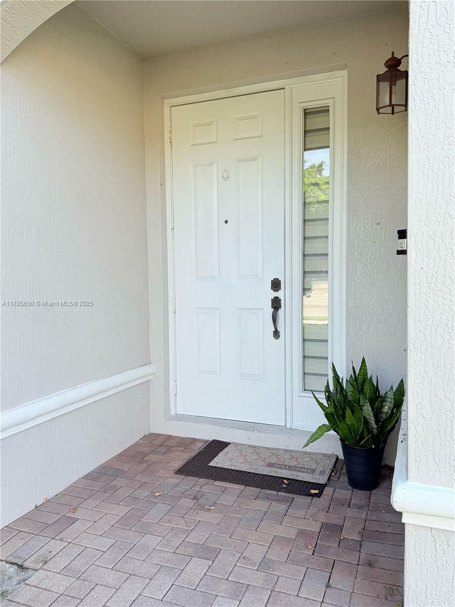 Property Photo: 15260 SW 91st Ln FL 33196