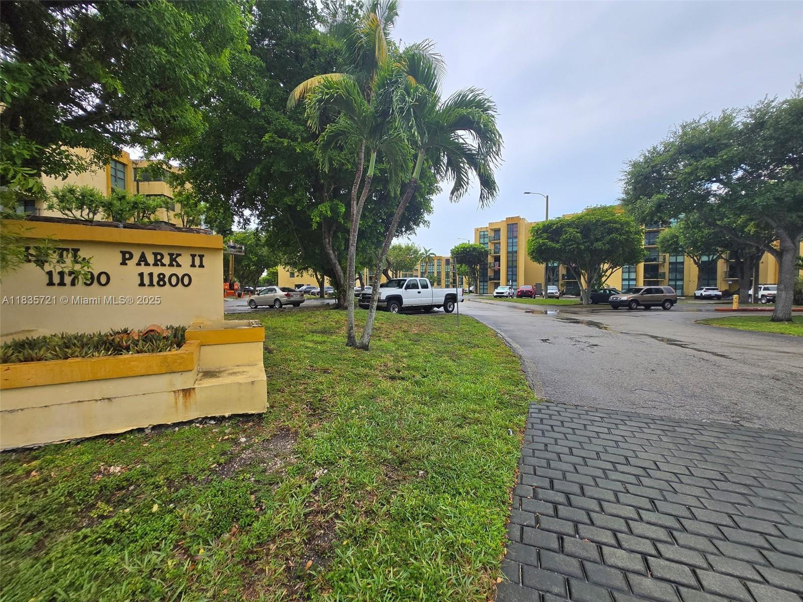 Property Photo: 11790 SW 18th St 323-3 FL 33175