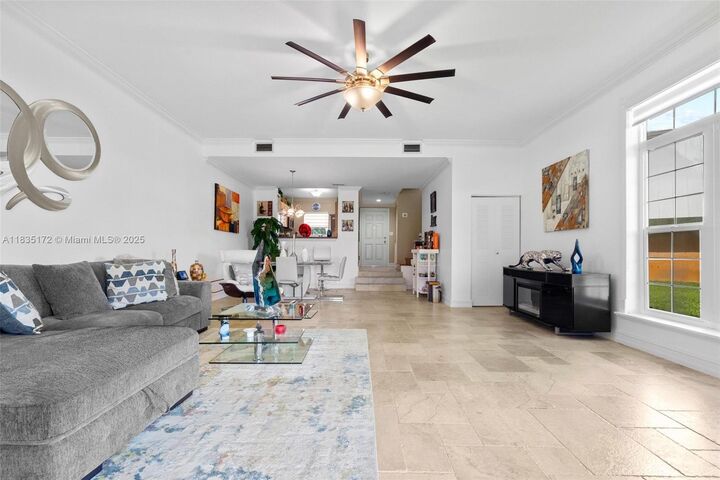 Property Photo:  3610 Citrus Trce 1  FL 33328-2633 