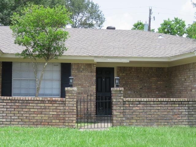Property Photo: 800 Cactus St TX 77611