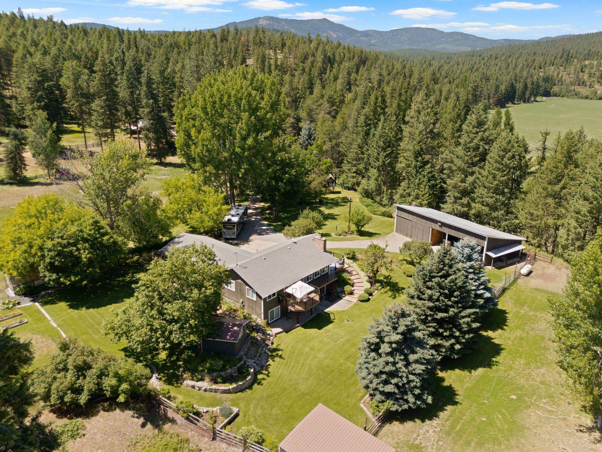 Property Photo: 996A Basin Rd WA 99114