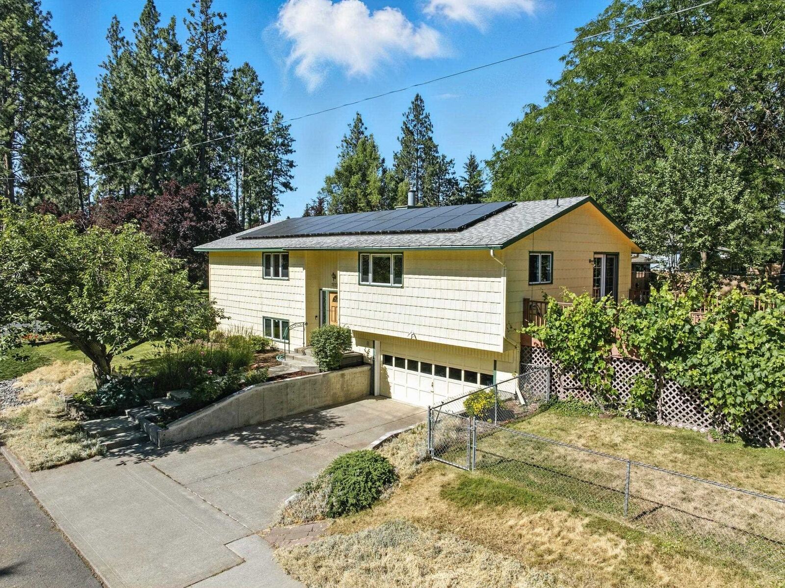 Property Photo: 3832 S Cook St WA 99223