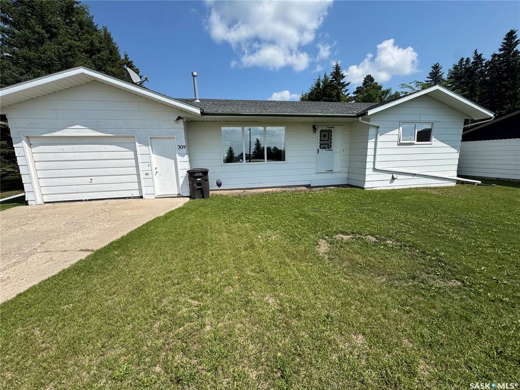 Property Photo: 309 5th Avenue N SK S0K 2Z0