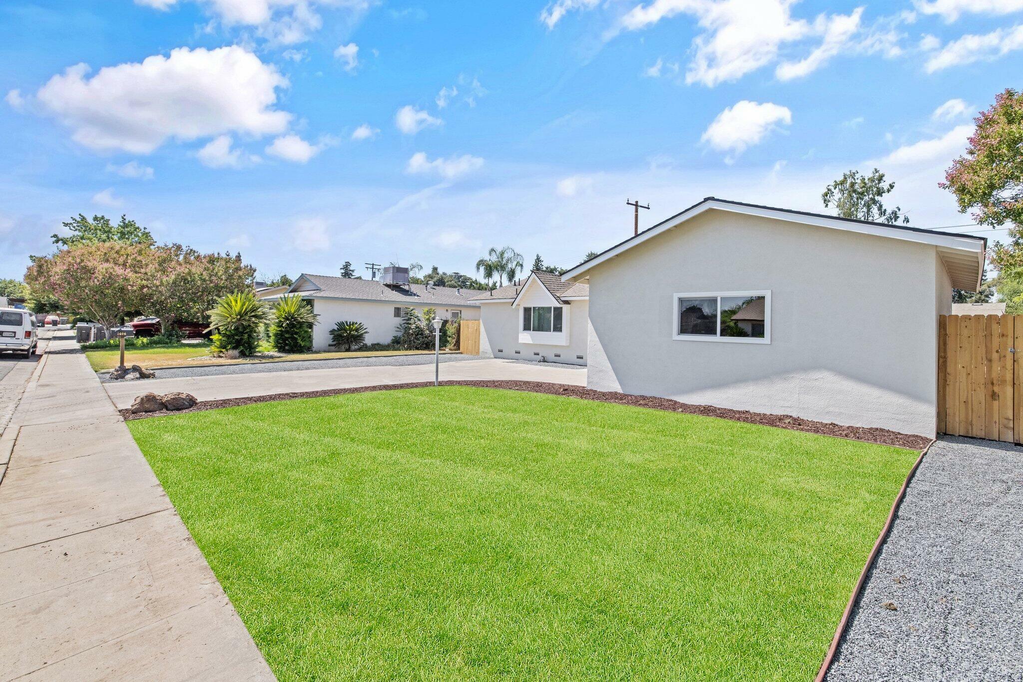 Property Photo: 1406 W Princeton Avenue CA 93277