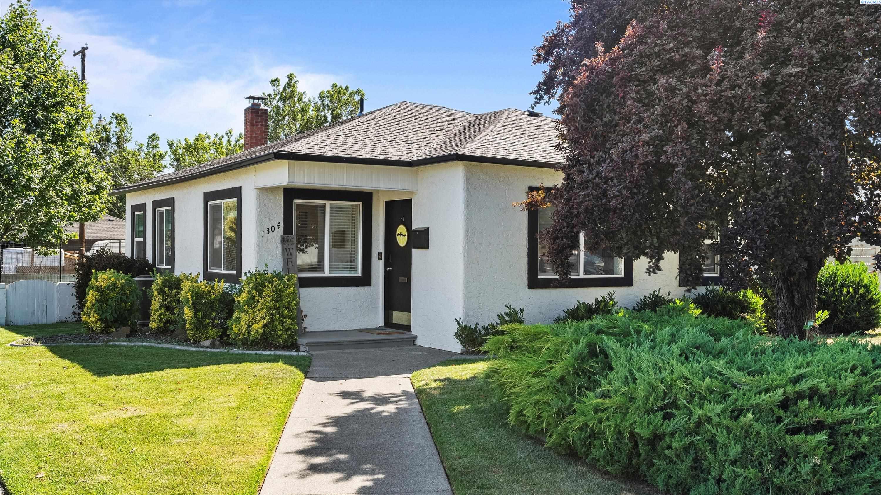 Property Photo: 1304 W Shoshone St WA 99301