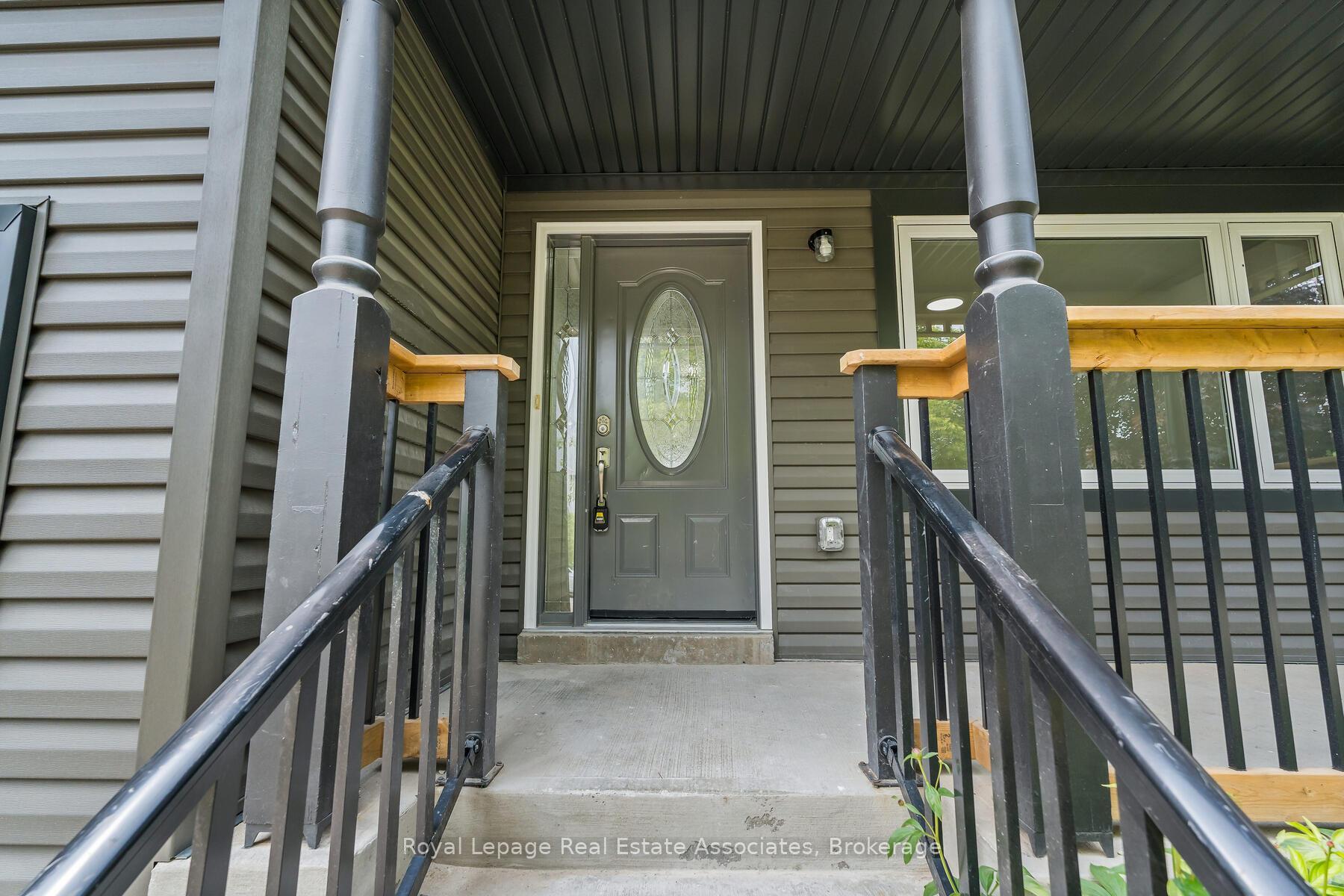 Photo de la propriété: 65 Somerville Road ON L7J 2Z7