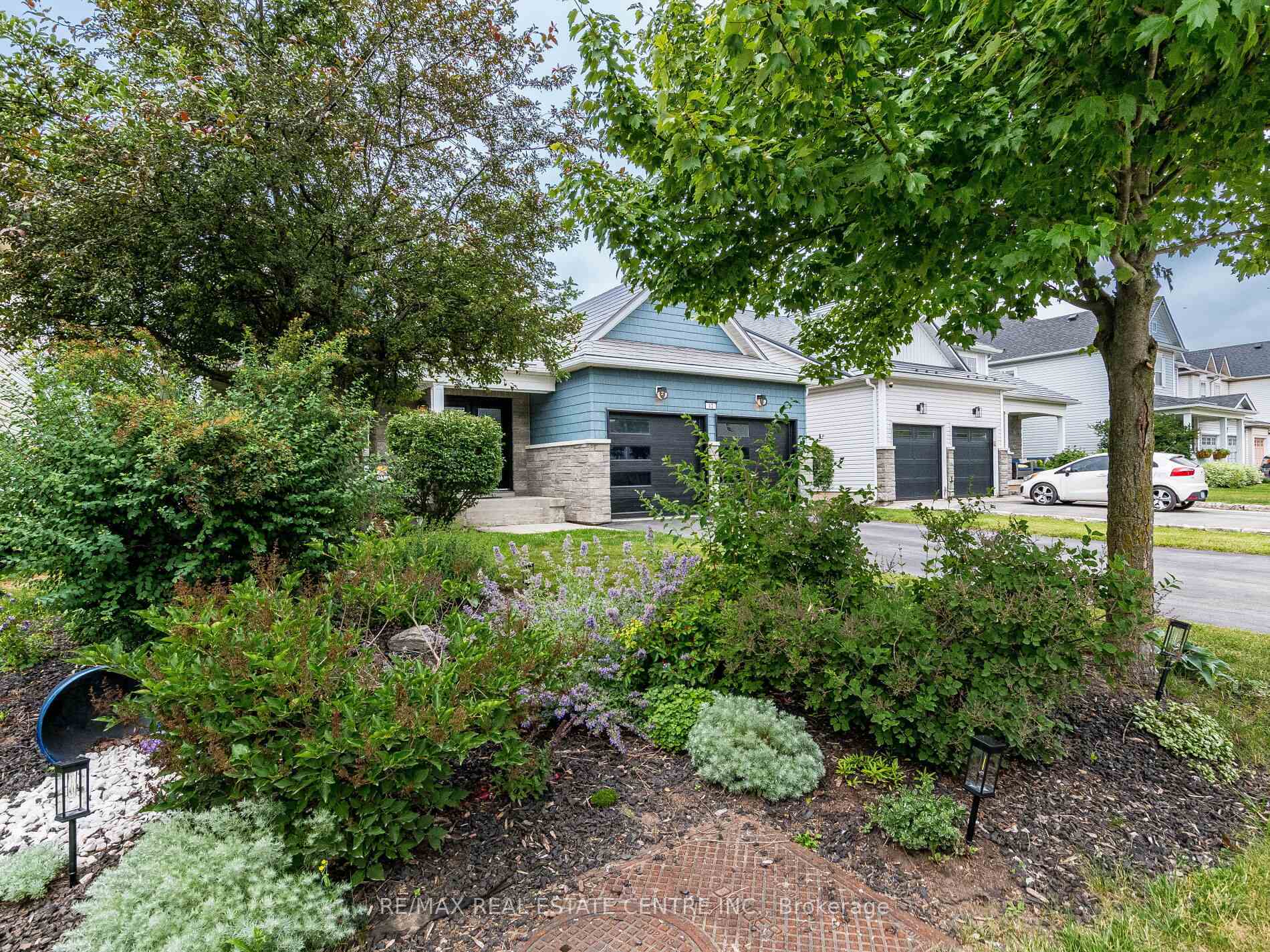 Photo de la propriété: 42 Somerville Road ON L7J 3A1