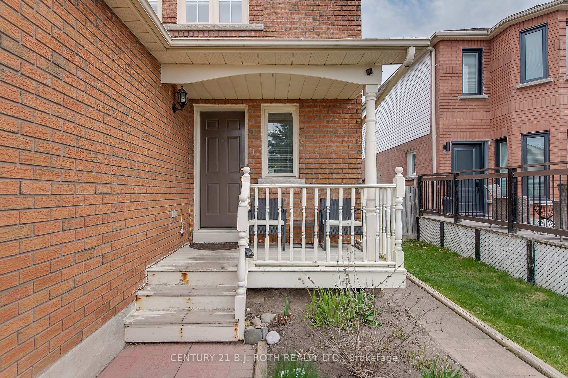Property Photo:  107 Laidlaw Drive  ON L4N 7R9 