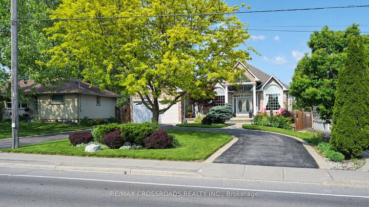 Photo de la propriété:  3531 Garrard Road  ON L1R 3L1 