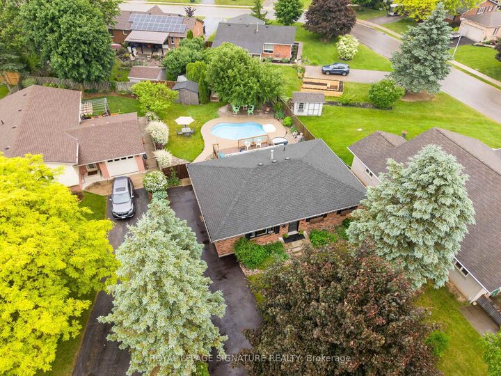 Property Photo:  3 Kamps Crescent  ON N4G 5H8 