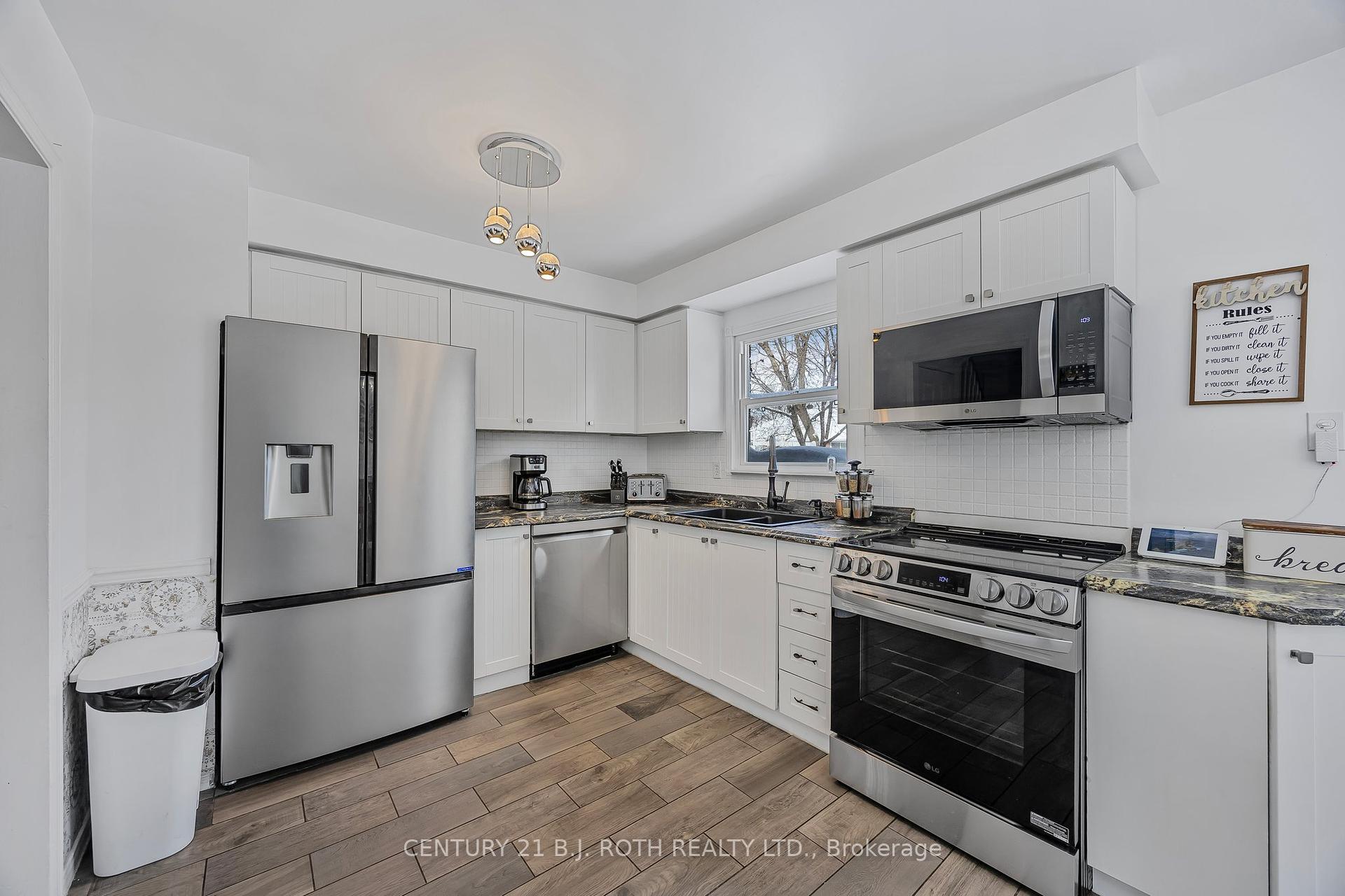 Property Photo:  13 Wallace Drive  ON L4N 7E2 