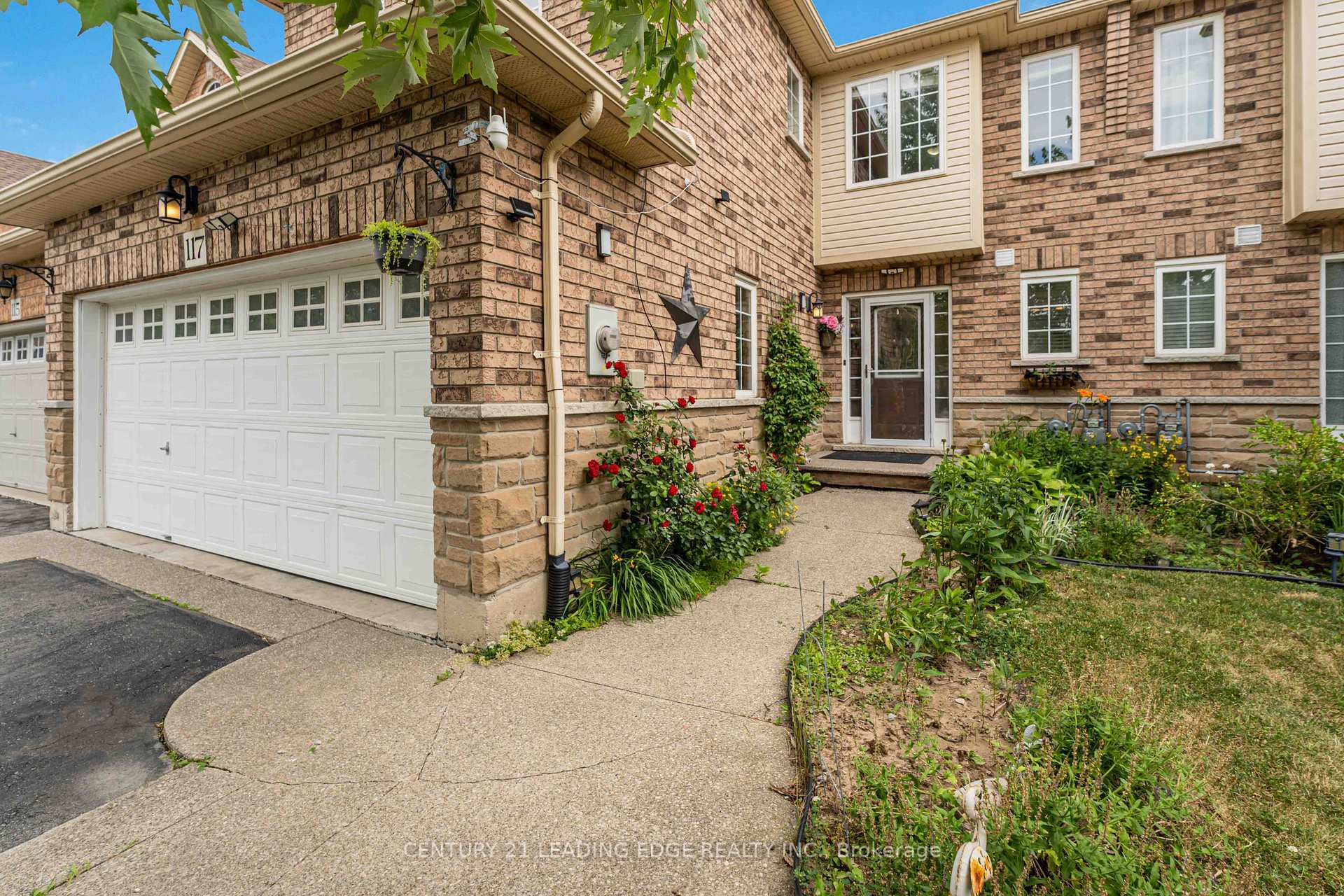 Property Photo: 117 Thoroughbred Boulevard ON L9K 1N2