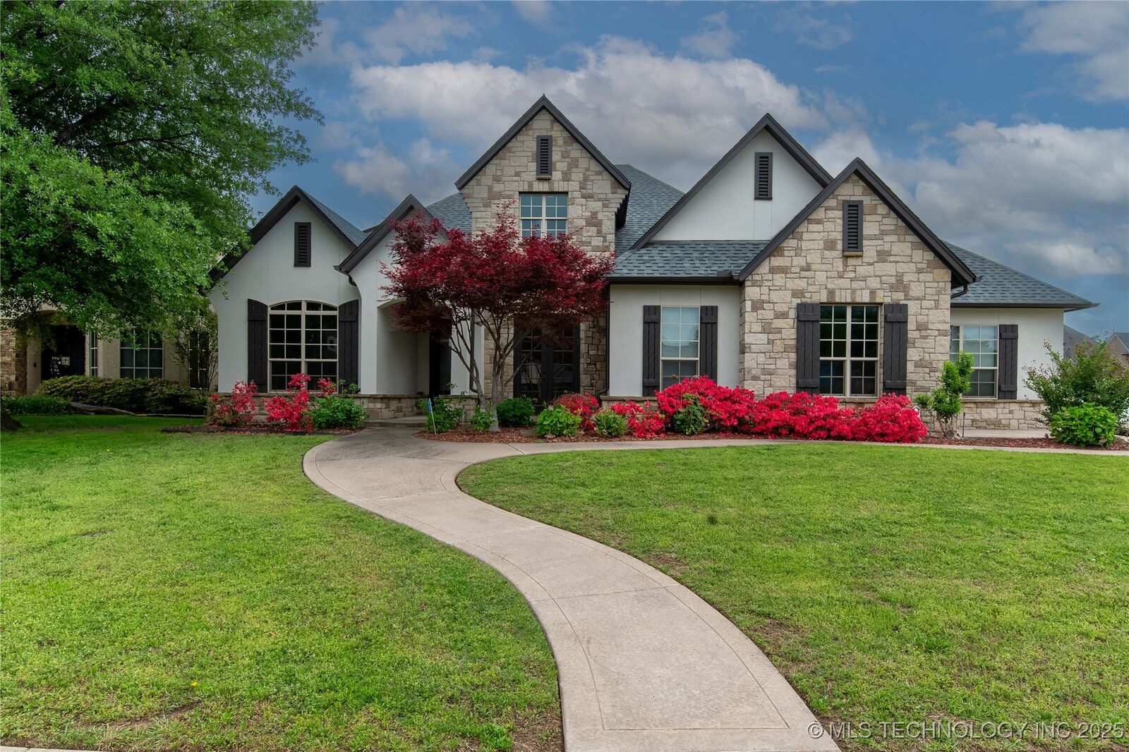 Property Photo:  6009 W Utica Circle  OK 74011 