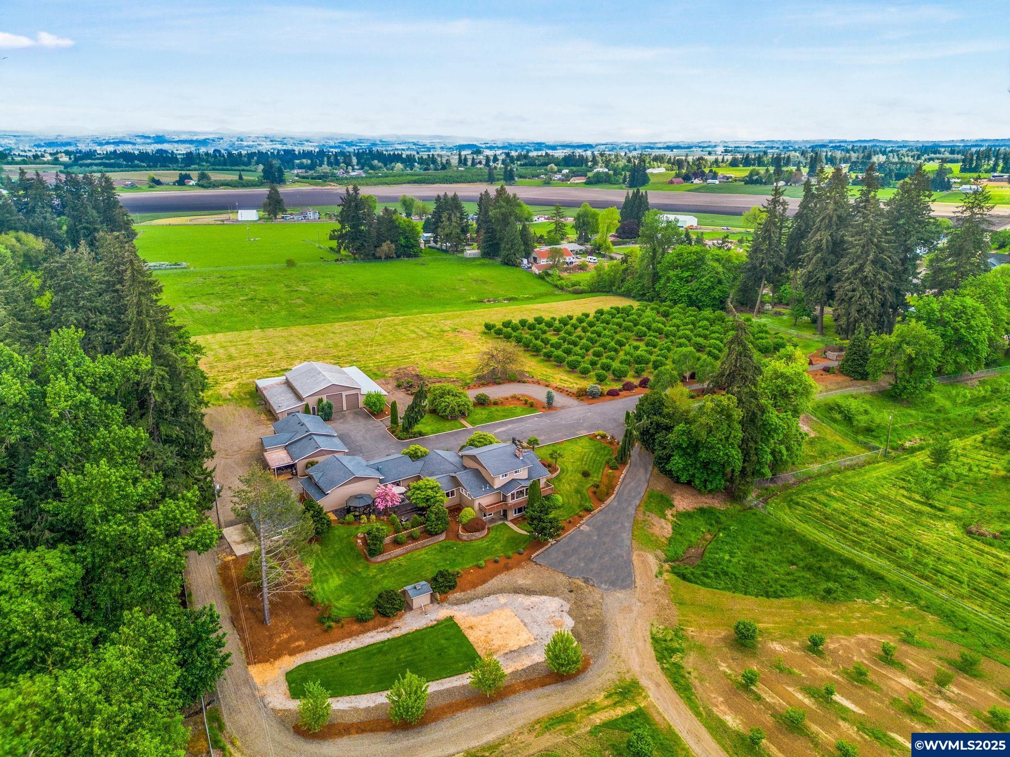 Property Photo: 6411 Brooklake Rd OR 97305